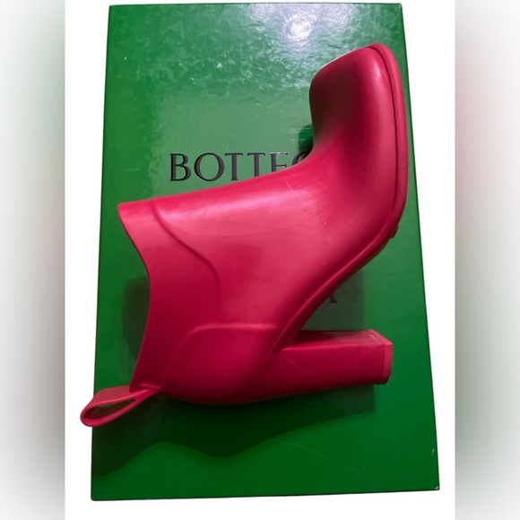Bottega Veneta women’s pink rubber lollipop booties size 38 - Picture 6 of 9